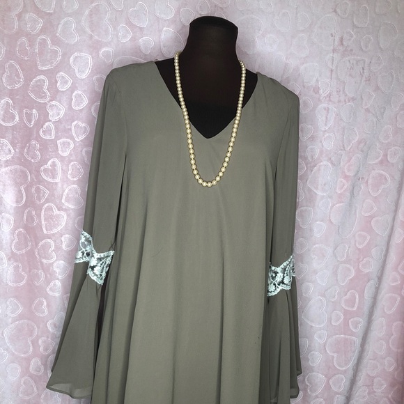 Umgee long bell sleeve chic&beautiful top … - Picture 4 of 7